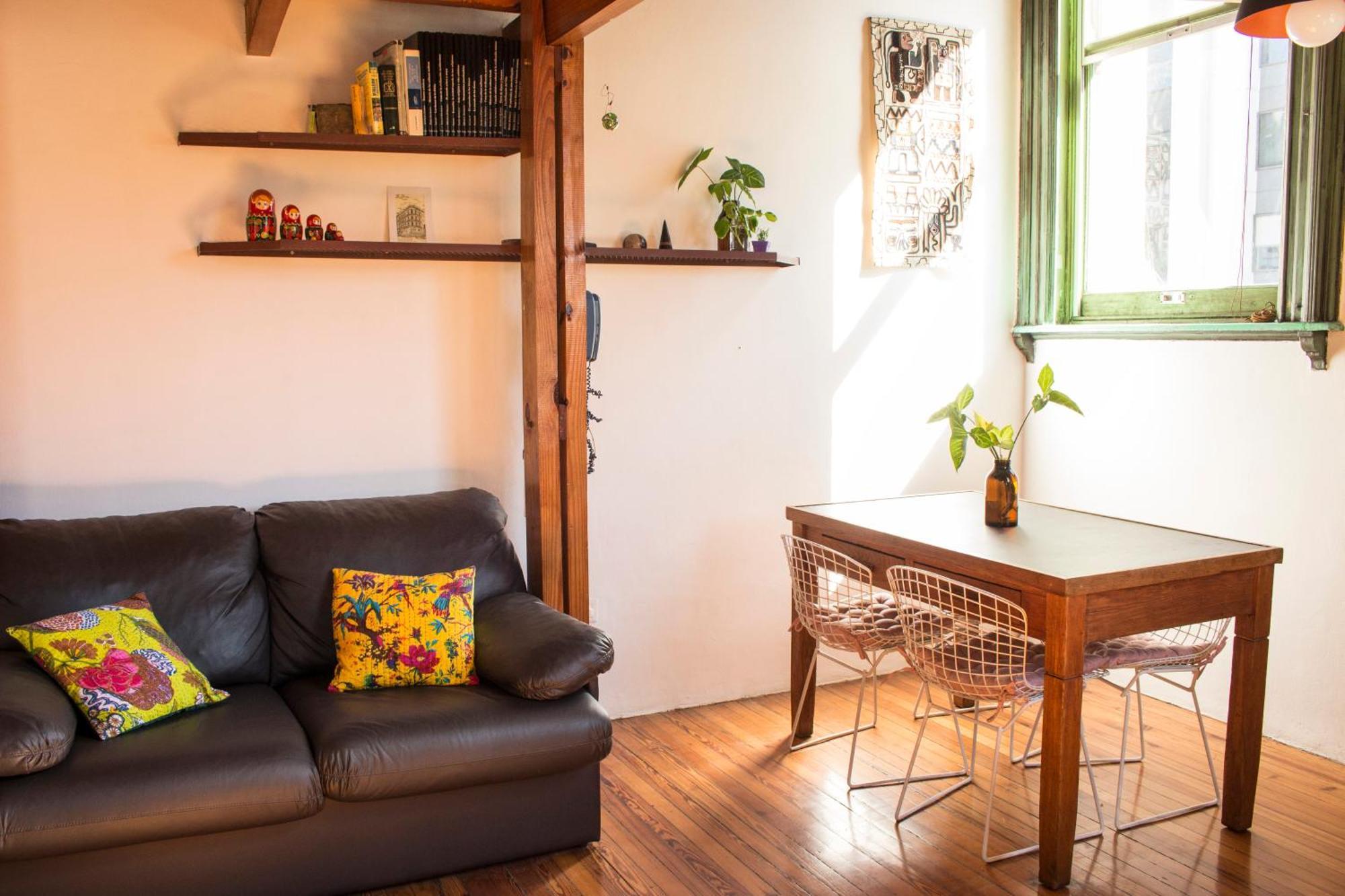 Loft Antiguo Sobre Av De Mayo Apartment *